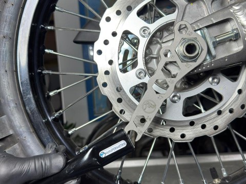 MotoPERIMETRO 2408 Llave múltiple combinada ruedas neumáticos cartuchera herramientas Bajaj BMW Honda Kawasaki Suzuki Benelli KTM Beta Ducati Voge Royal Enfield Triumph Aprilia Motomorini Vespa CF-Moto Zontes Moribidelli RVM QJ Kymco