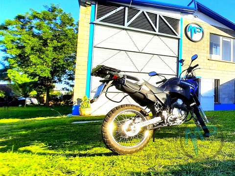 MotoPERIMETRO 2300 Placa Porta Equipajes base bolsos luggaje Bajaj BMW Honda Kawasaki Suzuki Benelli KTM Beta Ducati Voge Royal Enfield Triumph Aprilia Motomorini Vespa CF-Moto Zontes Moribidelli RVM QJ Kynco